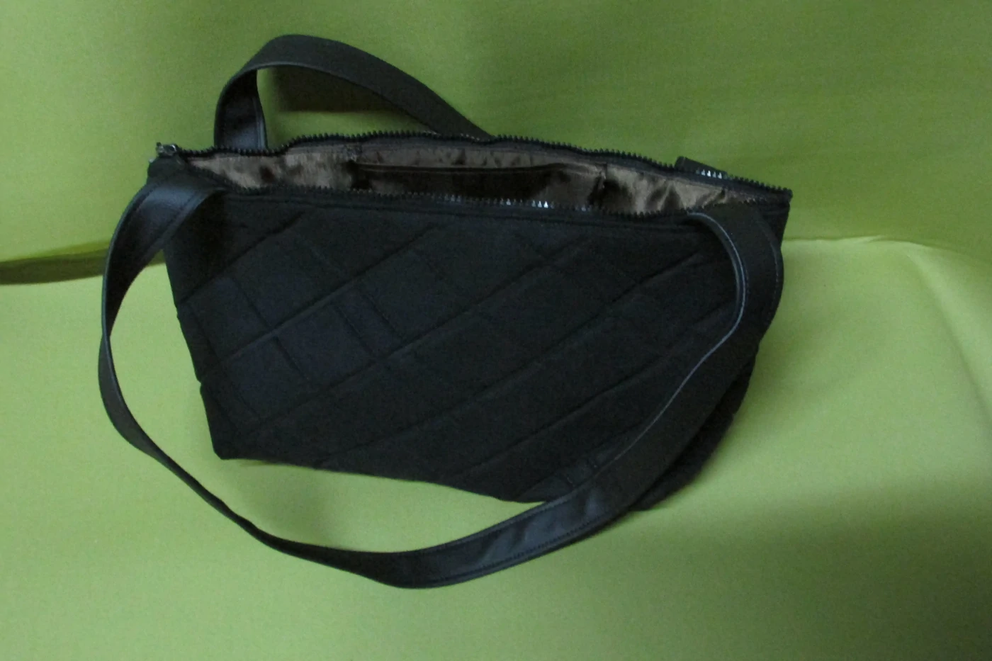 Sac à main noir avec poche